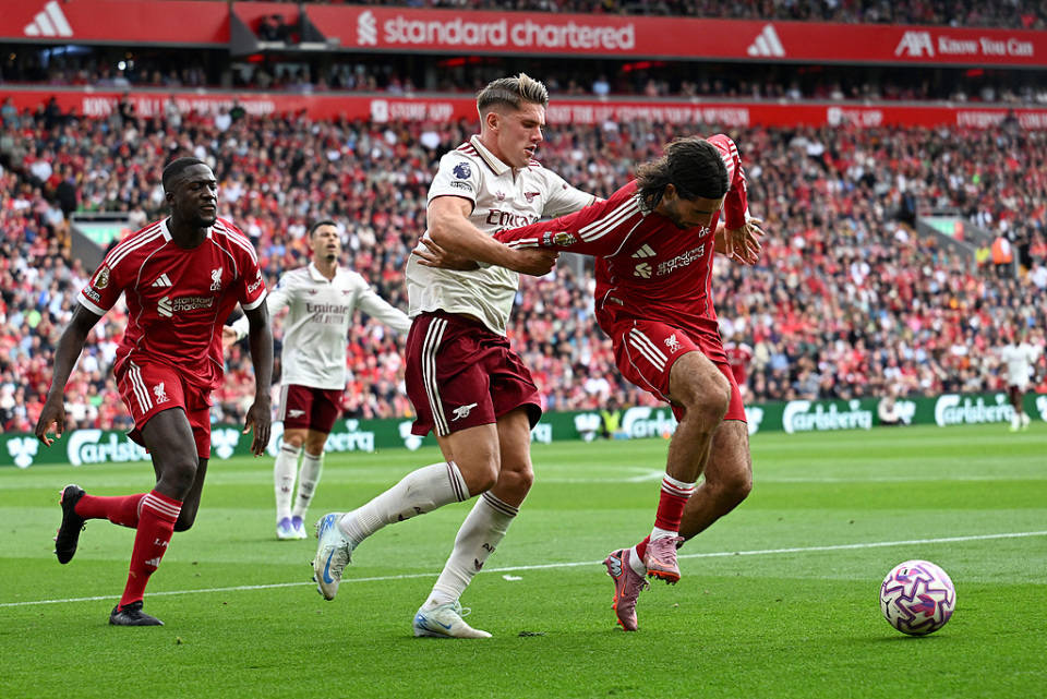 阿森纳战平热刺，范戴克扑点救主英超